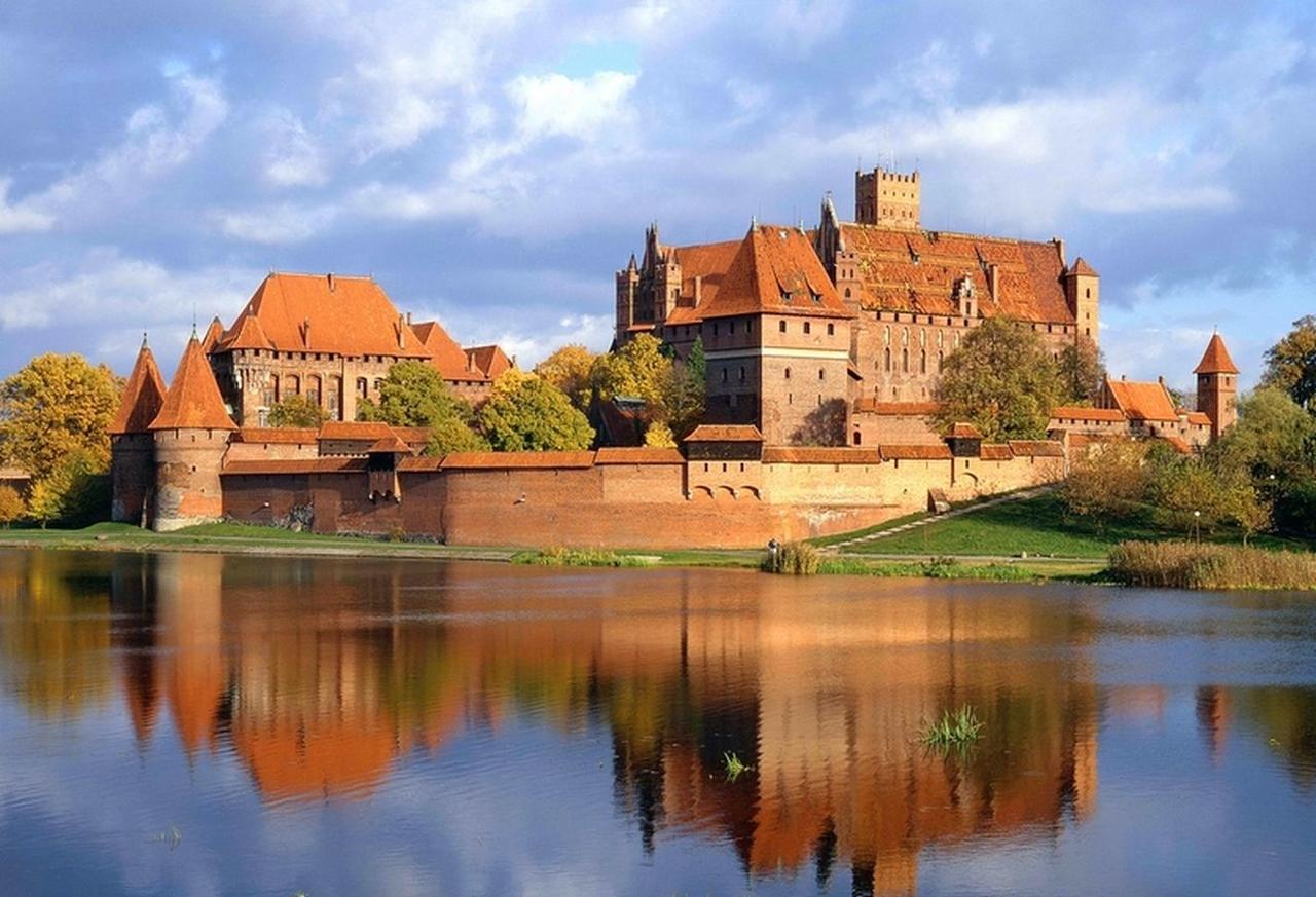 Dedal Hostel Malbork Buitenkant foto