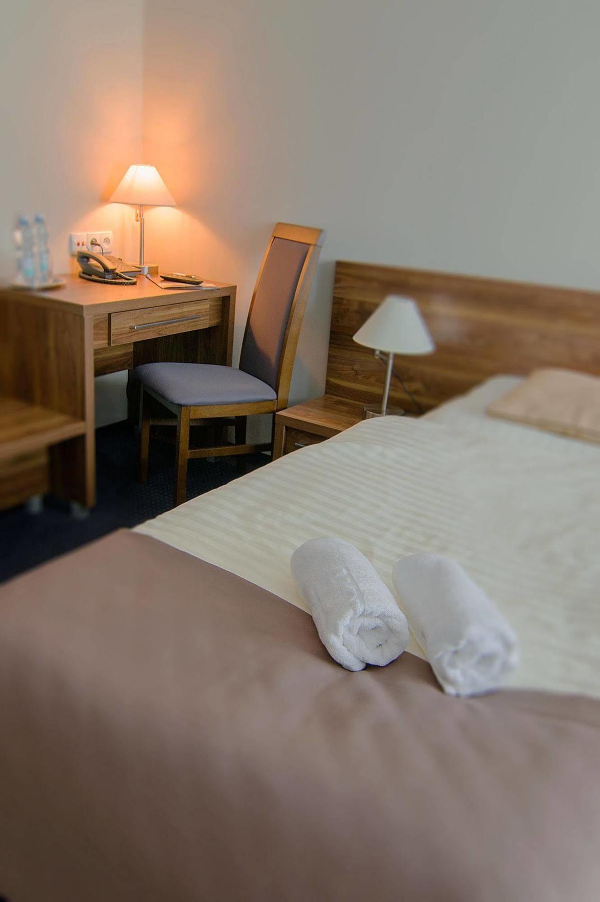 Dedal Hostel Malbork Buitenkant foto