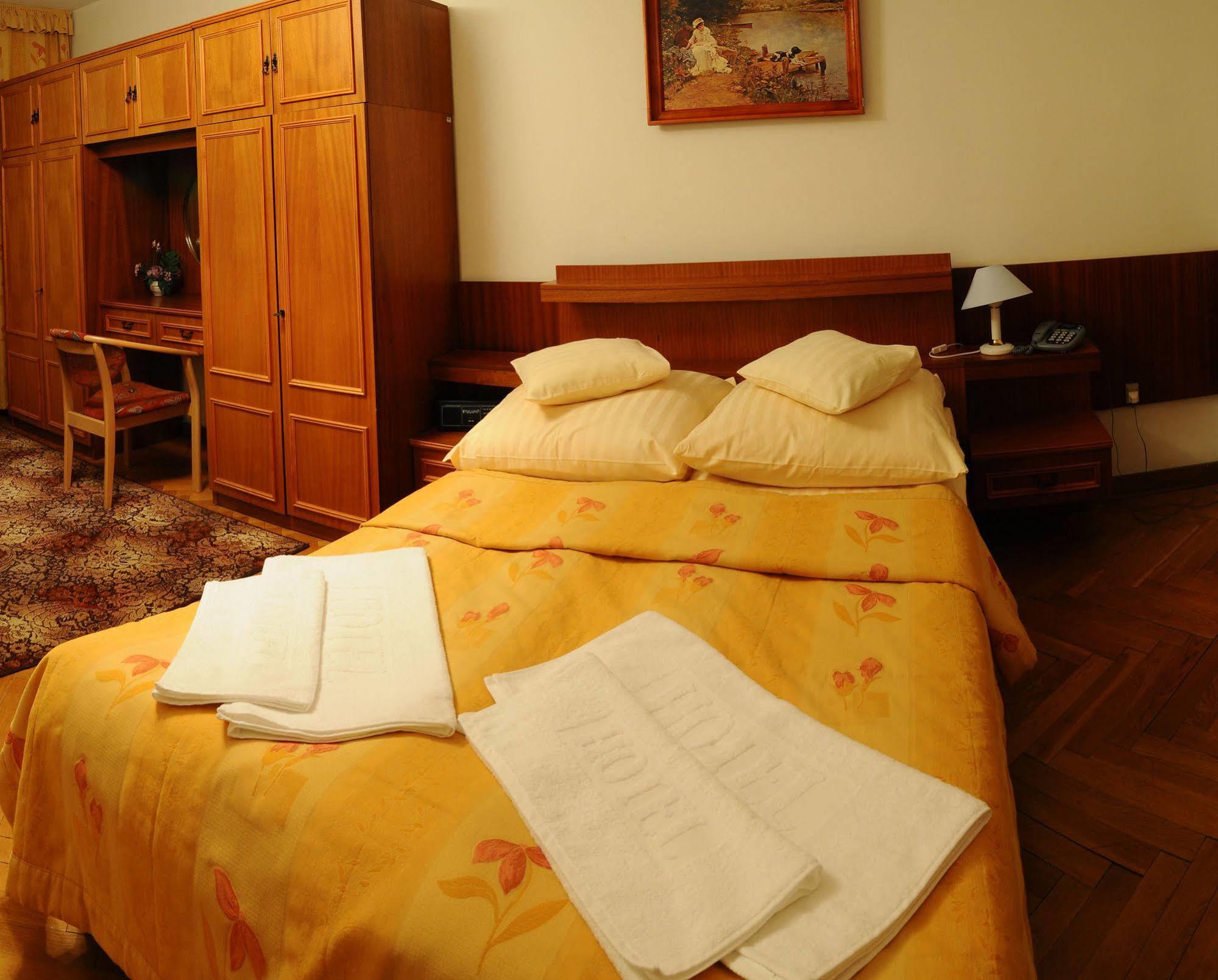 Dedal Hostel Malbork Buitenkant foto