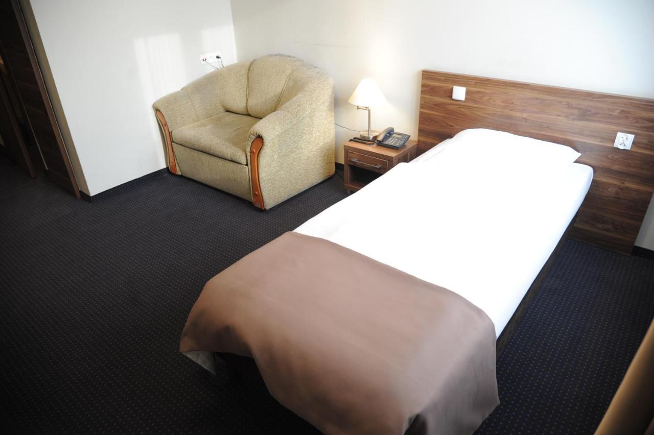 Dedal Hostel Malbork Buitenkant foto