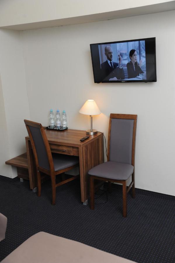 Dedal Hostel Malbork Buitenkant foto